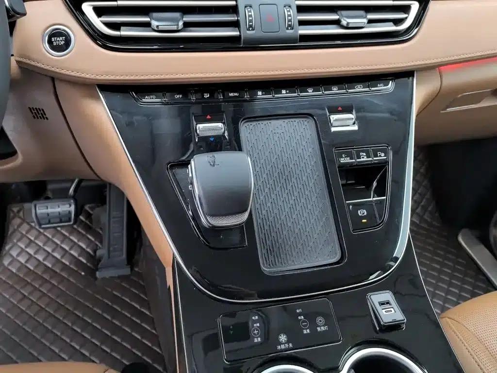 Hongqi HQ9 PHEV 2024 2.0T AWD Luxury Edition — миниатюра 13