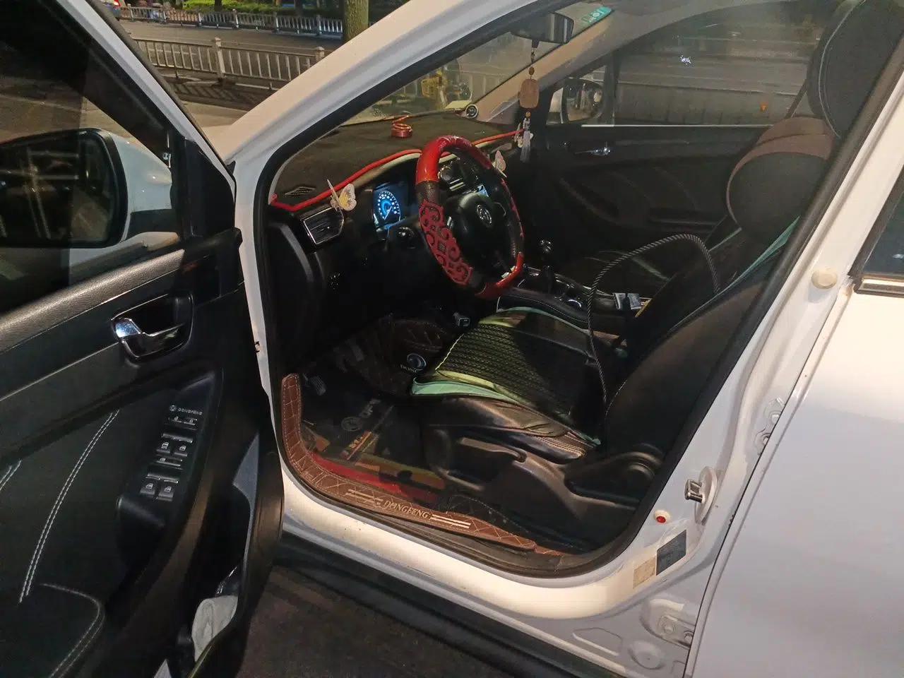 Dongfeng Fengon 580 2016 1.5T Manual Luxury Edition — миниатюра 16