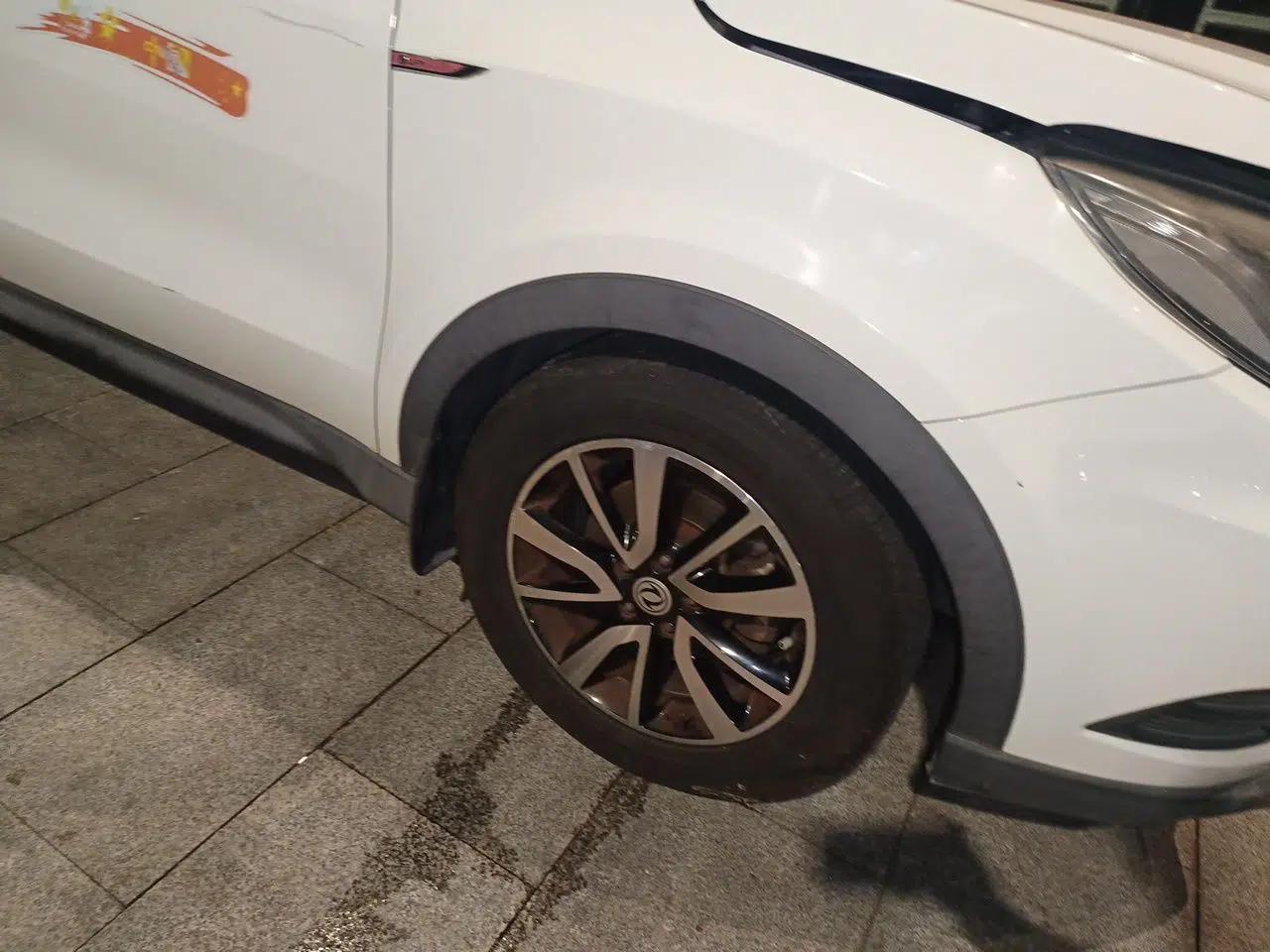 Dongfeng Fengon 580 2016 1.5T Manual Luxury Edition — миниатюра 8