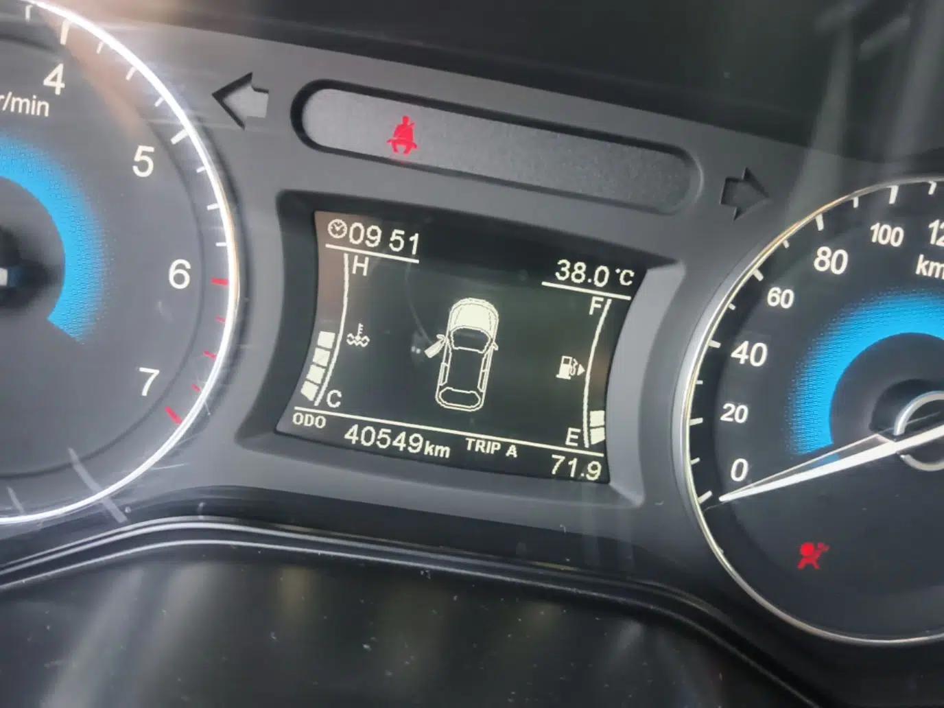 Dongfeng Fengon 580 2016 1.5T Manual Luxury Edition — миниатюра 14