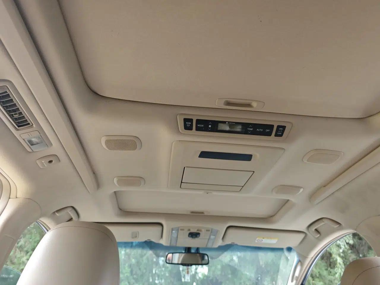 Toyota Alphard 2012 3.5L Luxury Edition — миниатюра 18