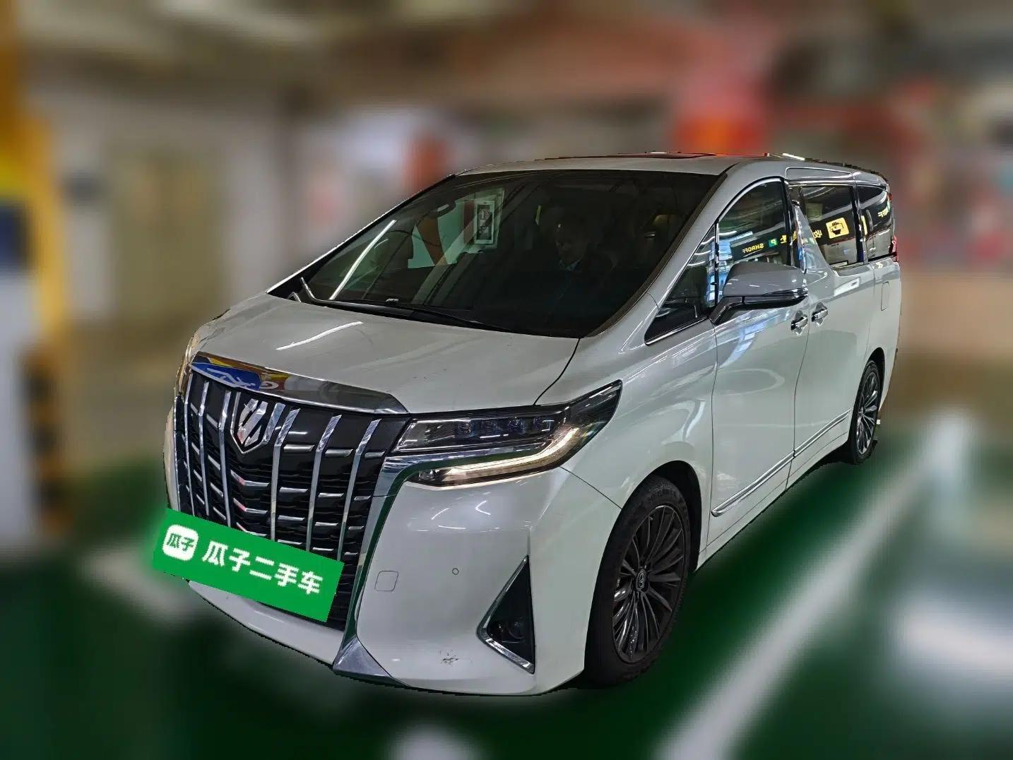 Toyota Alphard 2018 Revised Version 3.5L Premium Edition — миниатюра 1