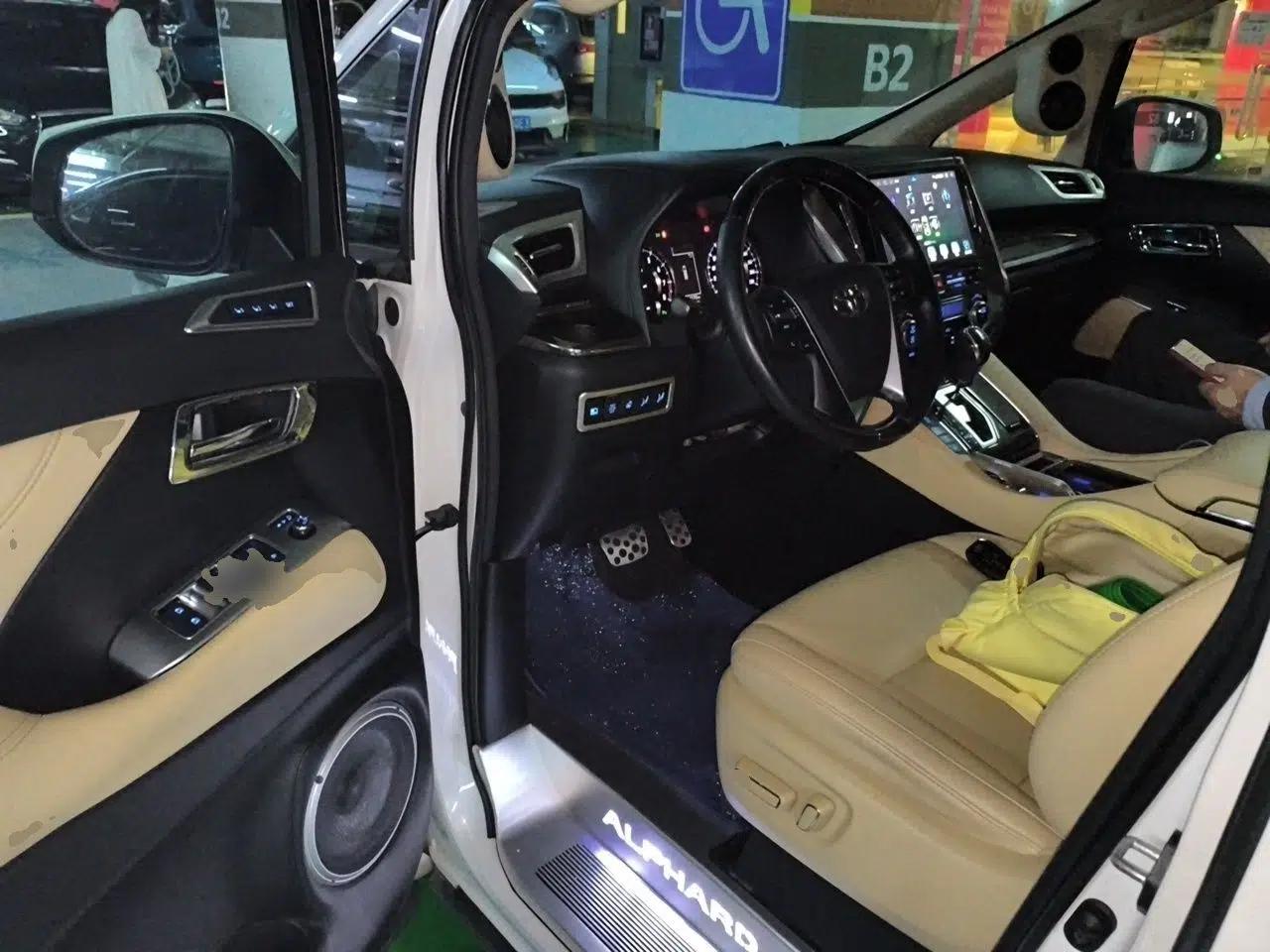 Toyota Alphard 2018 Revised Version 3.5L Premium Edition — миниатюра 16
