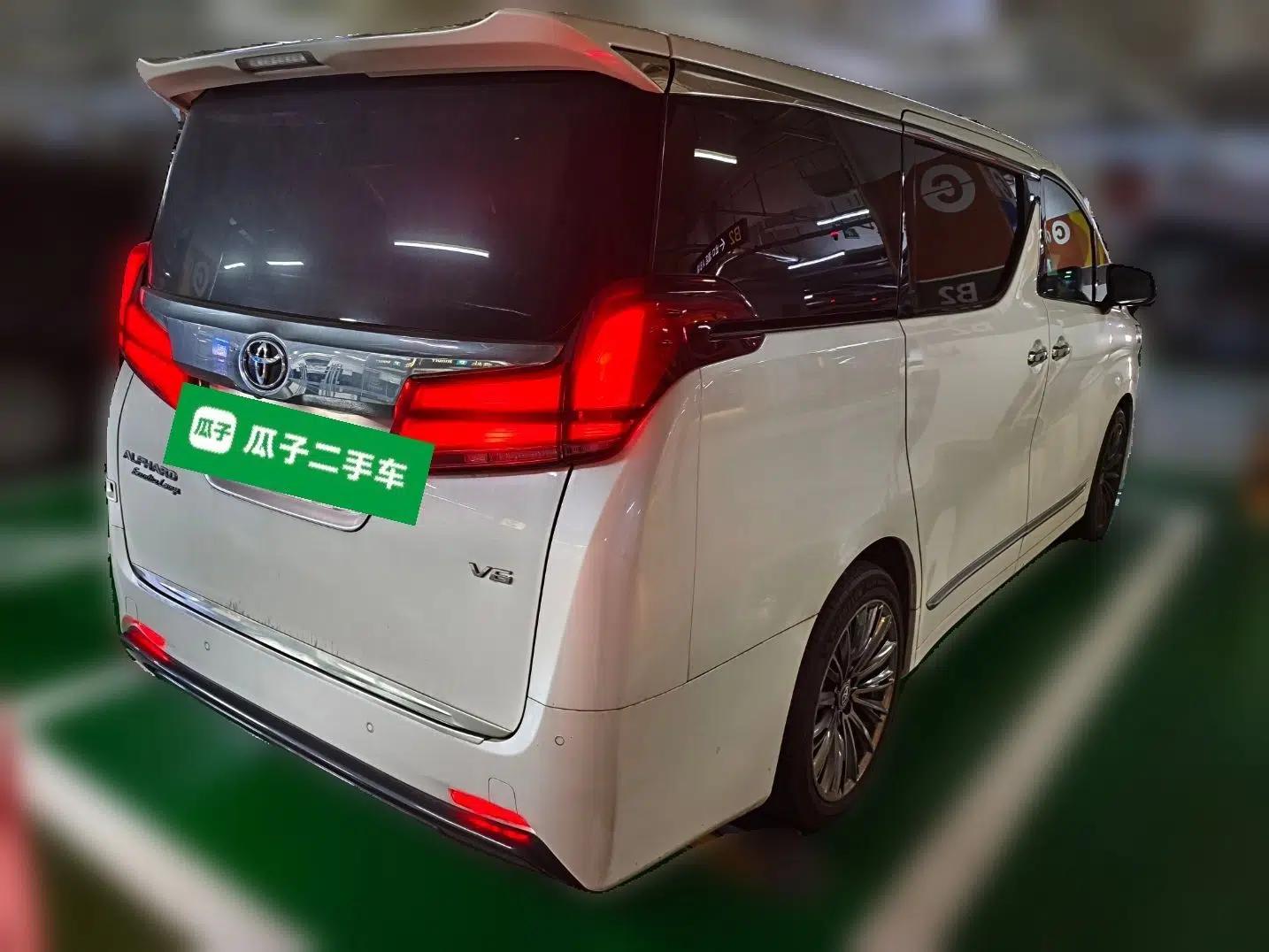 Toyota Alphard 2018 Revised Version 3.5L Premium Edition — миниатюра 6