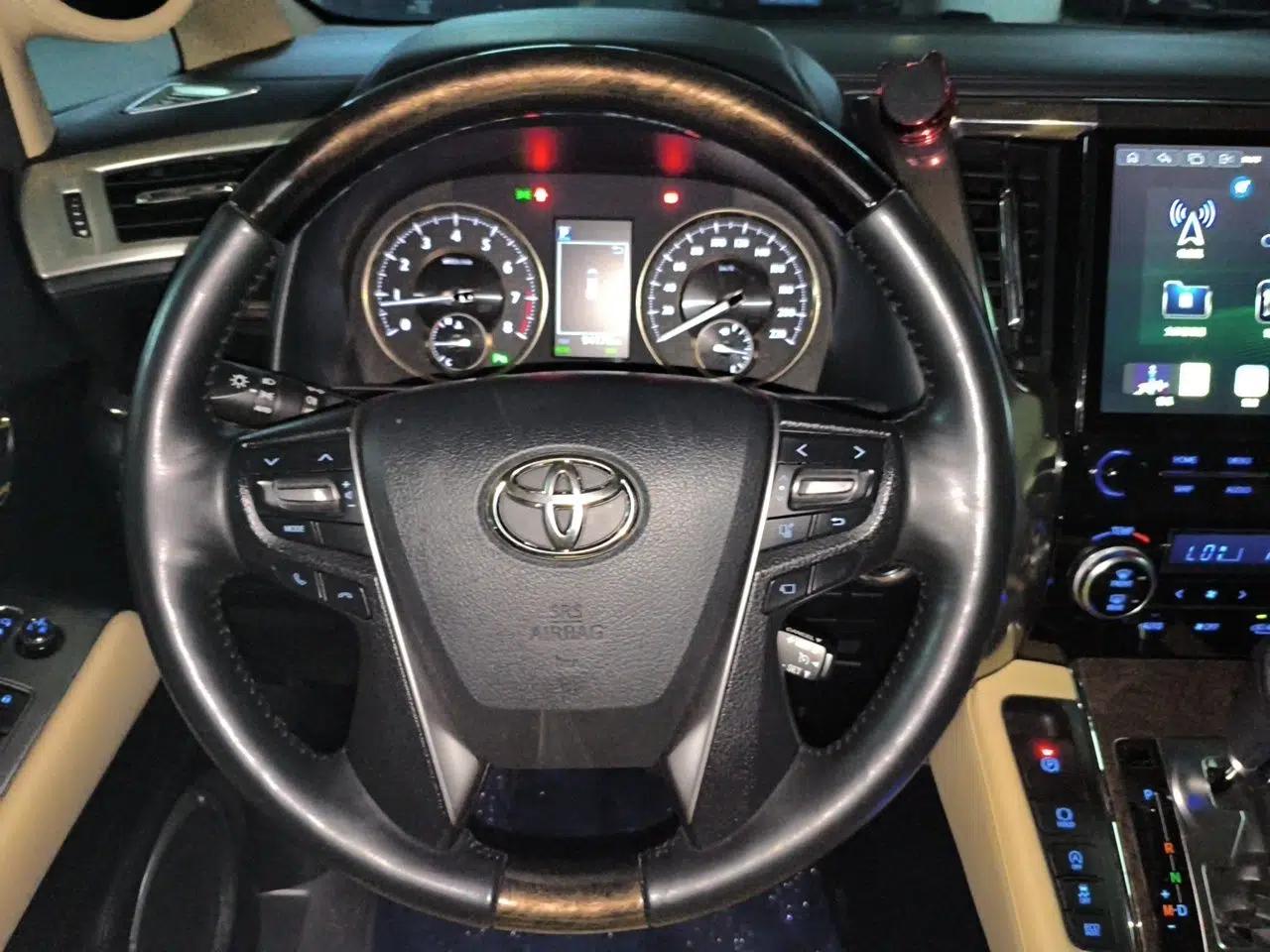 Toyota Alphard 2018 Revised Version 3.5L Premium Edition — миниатюра 10