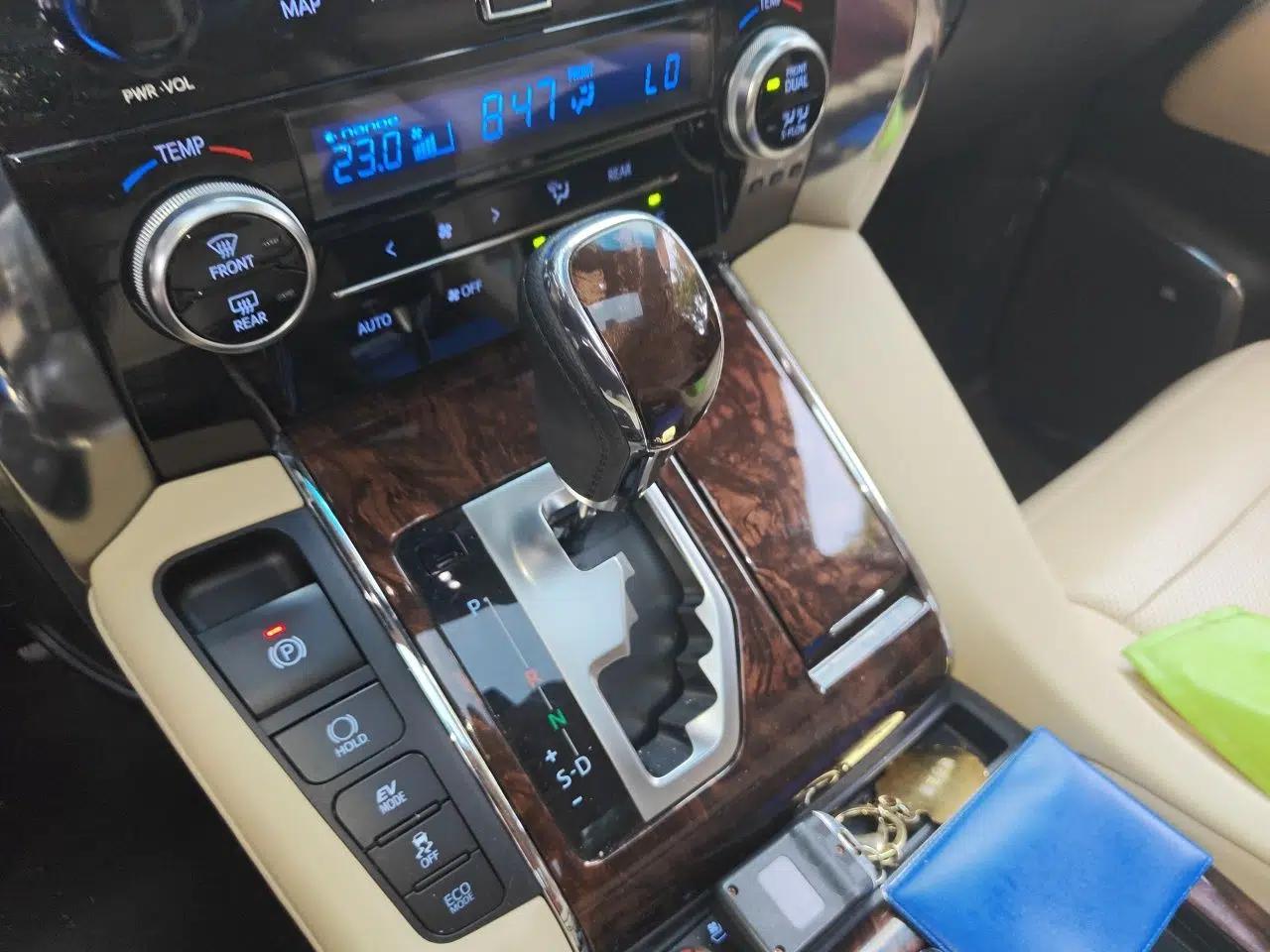 Toyota Alphard 2021 Dual-Engine 2.5L Luxury Edition — миниатюра 14
