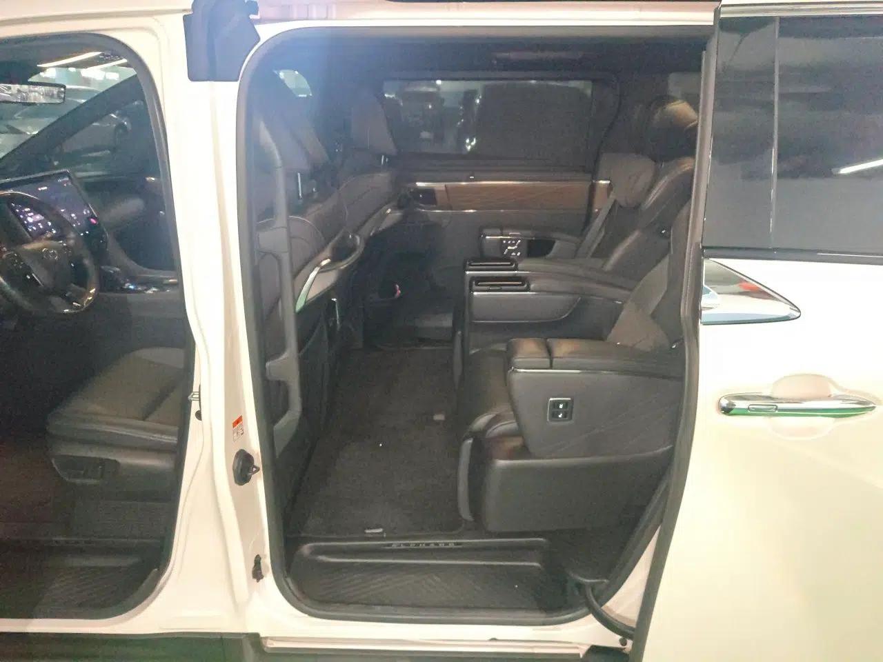 Toyota Alphard 2024 Dual-Engine 2.5L Prestige Edition — миниатюра 17