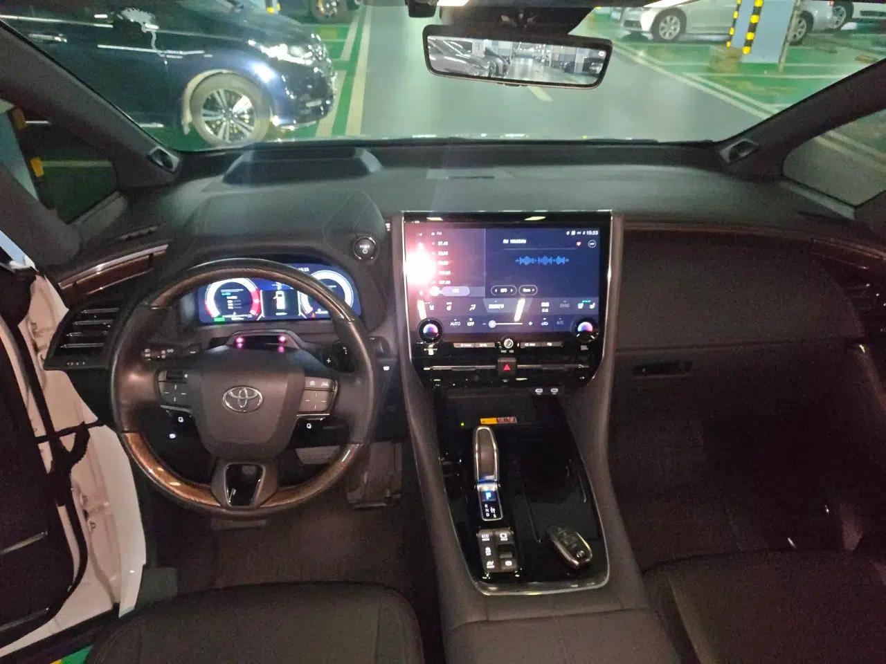 Toyota Alphard 2024 Dual-Engine 2.5L Prestige Edition — миниатюра 9