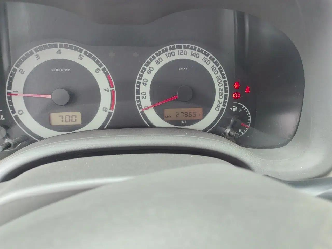 Toyota Corolla 2009 1.6L Manual GL Sunroof Special Edition — миниатюра 12