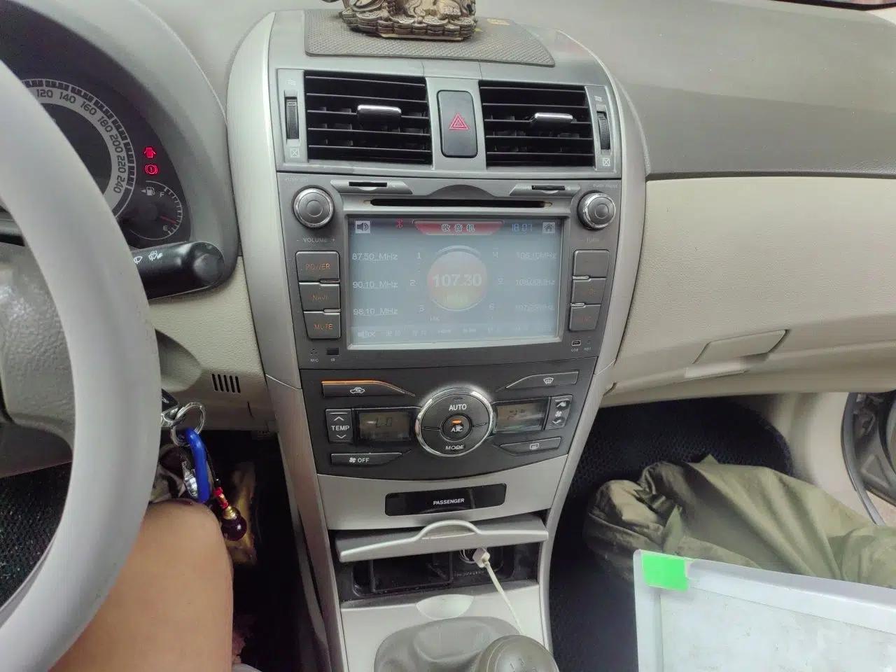 Toyota Corolla 2009 1.6L Manual GL Sunroof Special Edition — миниатюра 13