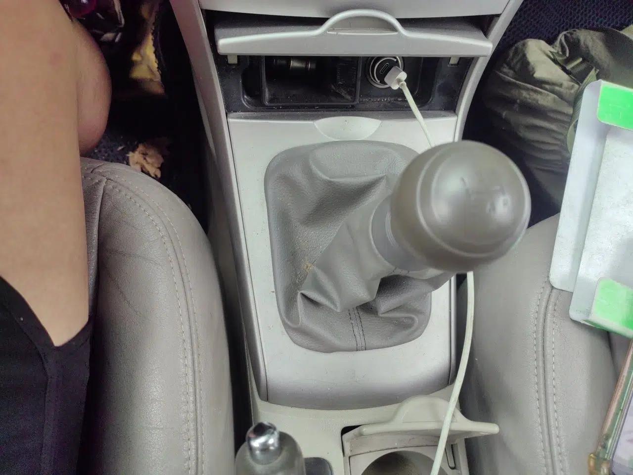 Toyota Corolla 2009 1.6L Manual GL Sunroof Special Edition — миниатюра 14