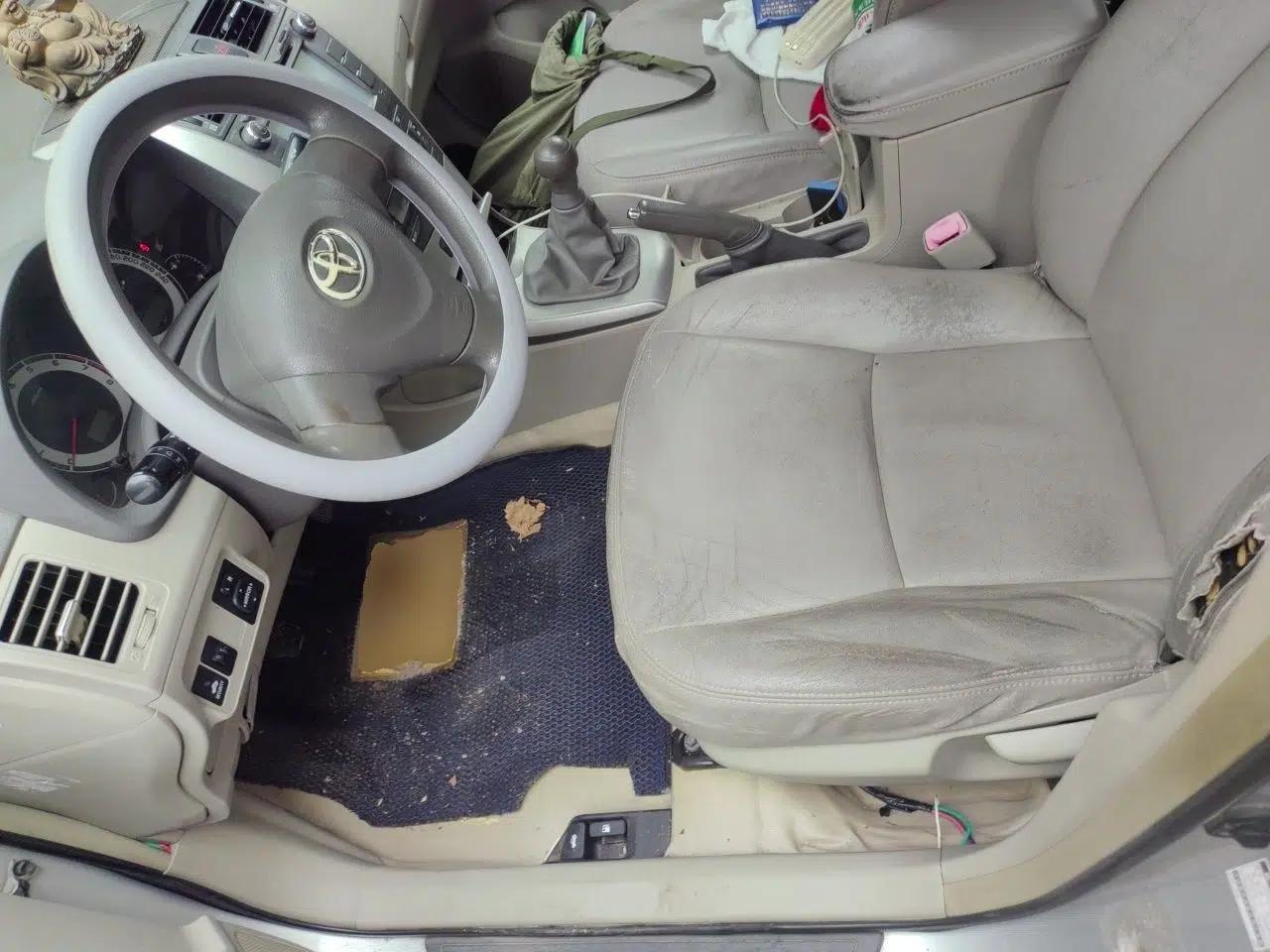 Toyota Corolla 2009 1.6L Manual GL Sunroof Special Edition — миниатюра 15