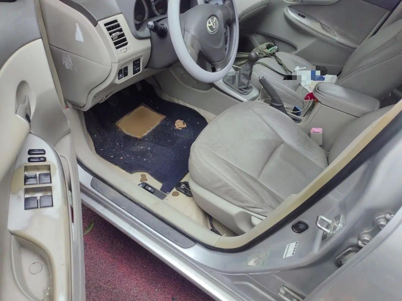 Toyota Corolla 2009 1.6L Manual GL Sunroof Special Edition — миниатюра 16