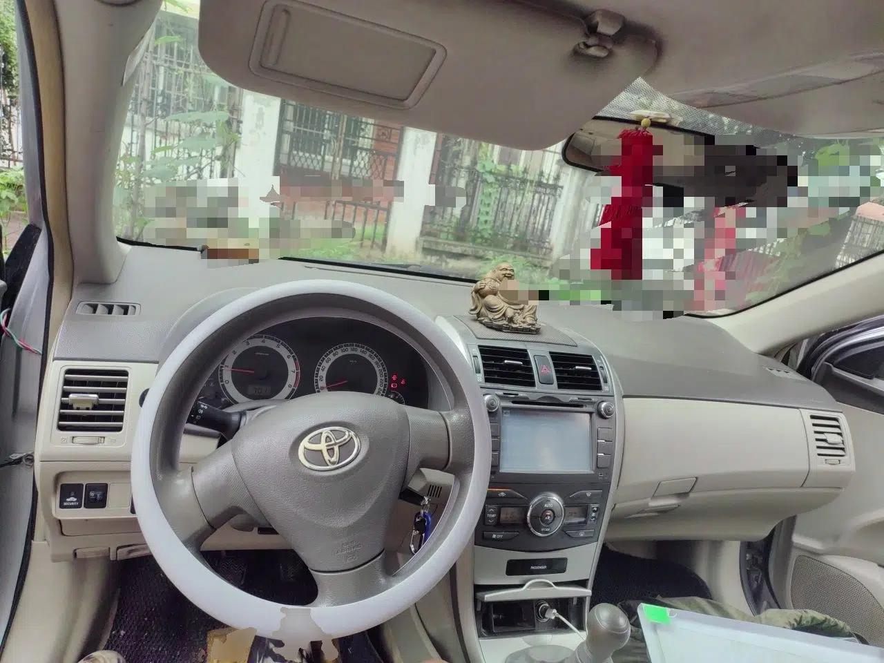 Toyota Corolla 2009 1.6L Manual GL Sunroof Special Edition — миниатюра 9
