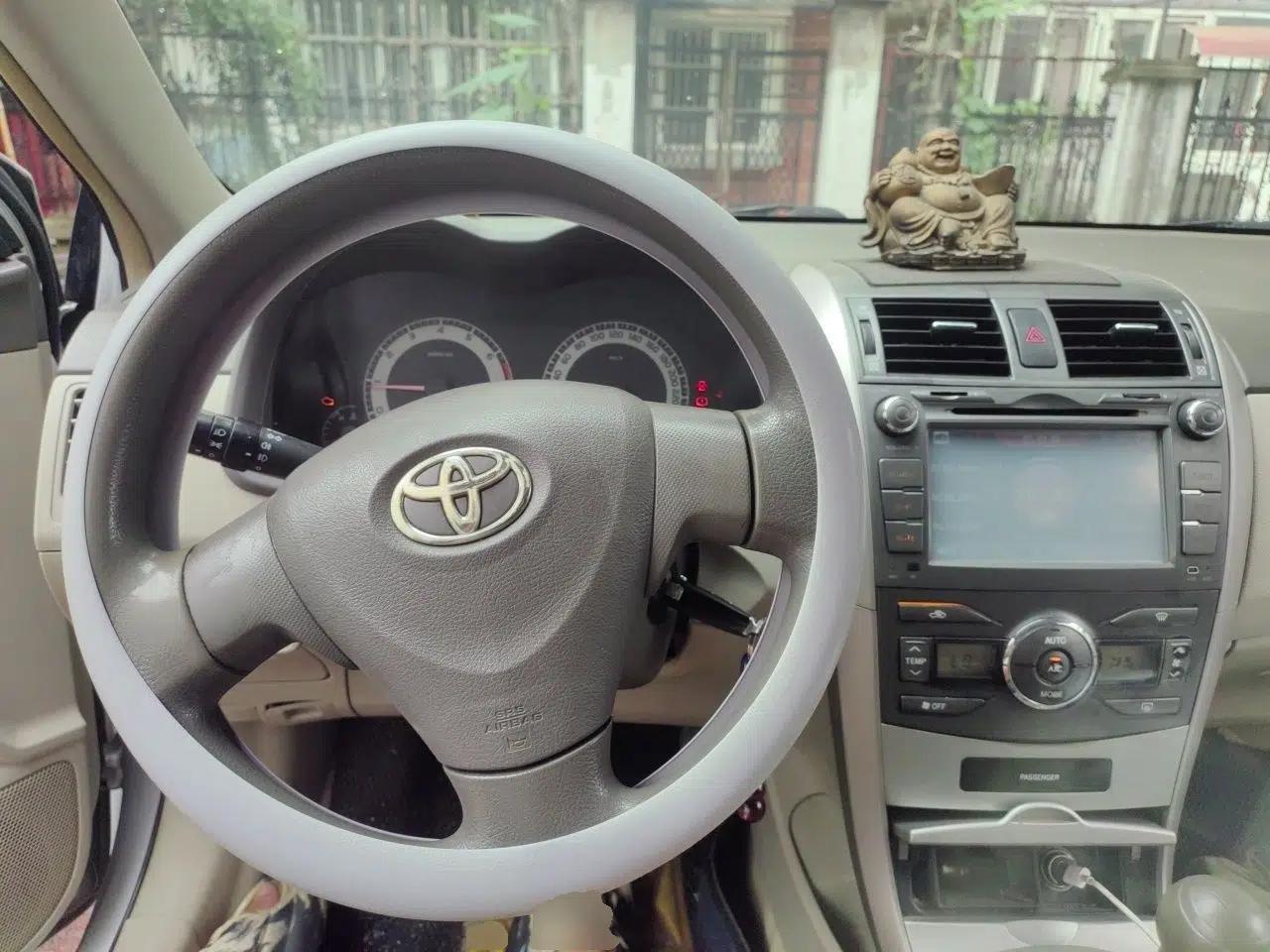 Toyota Corolla 2009 1.6L Manual GL Sunroof Special Edition — миниатюра 10
