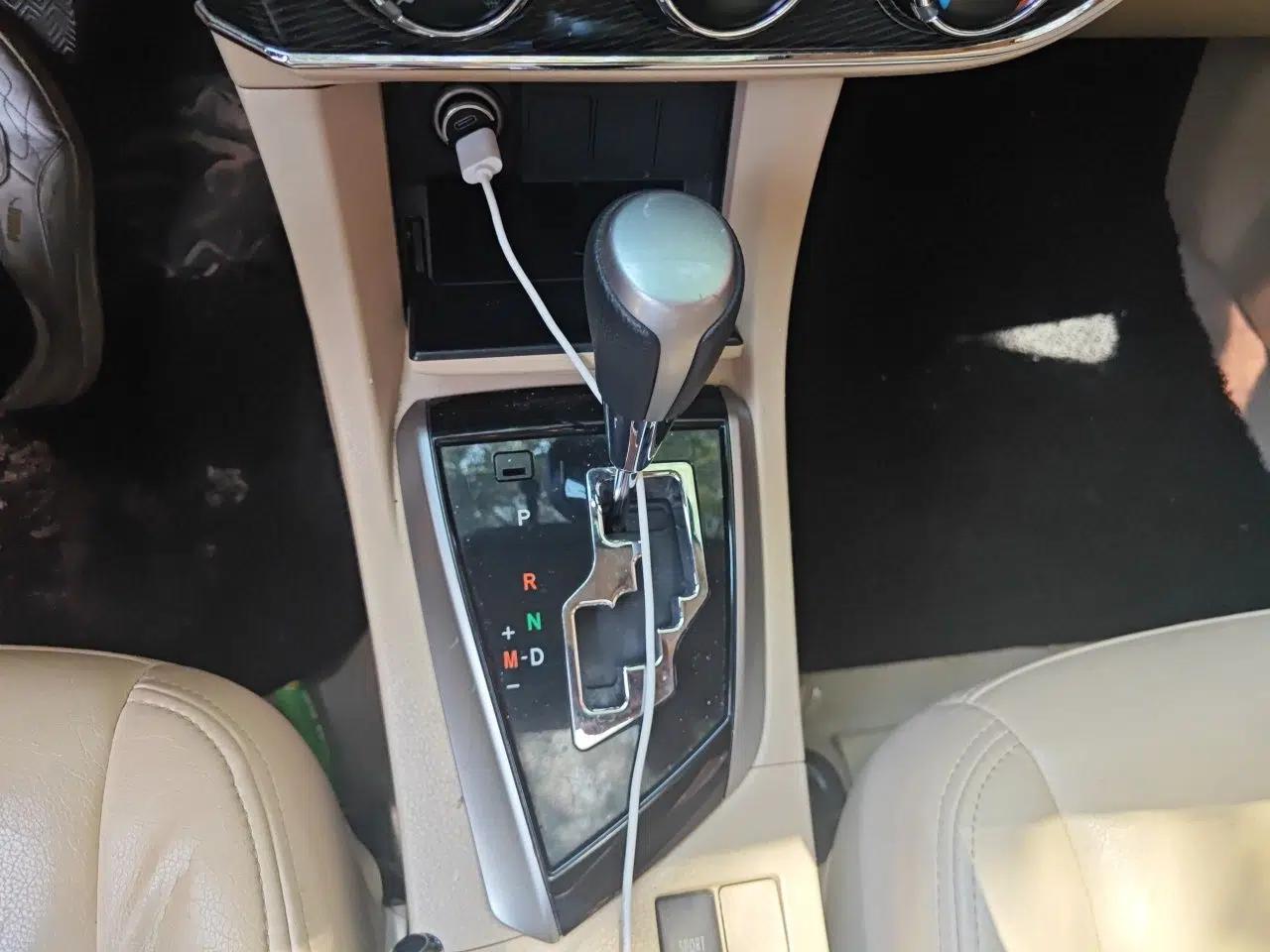Toyota Corolla 2014 1.6L CVT GL-i — миниатюра 14