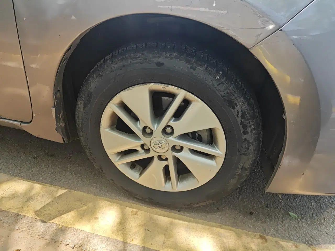 Toyota Corolla 2014 1.6L CVT GL-i — миниатюра 8