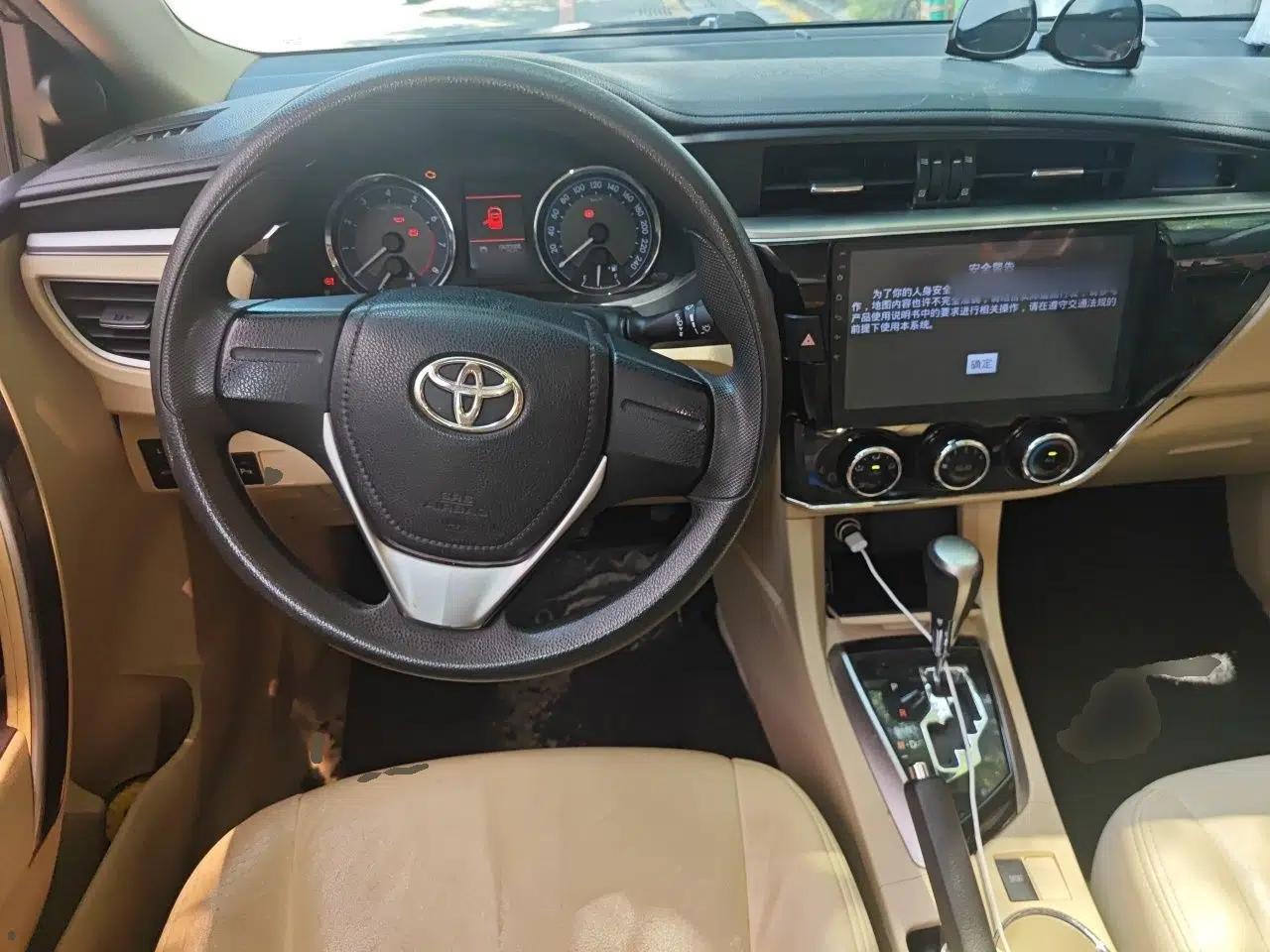 Toyota Corolla 2014 1.6L CVT GL-i — миниатюра 10