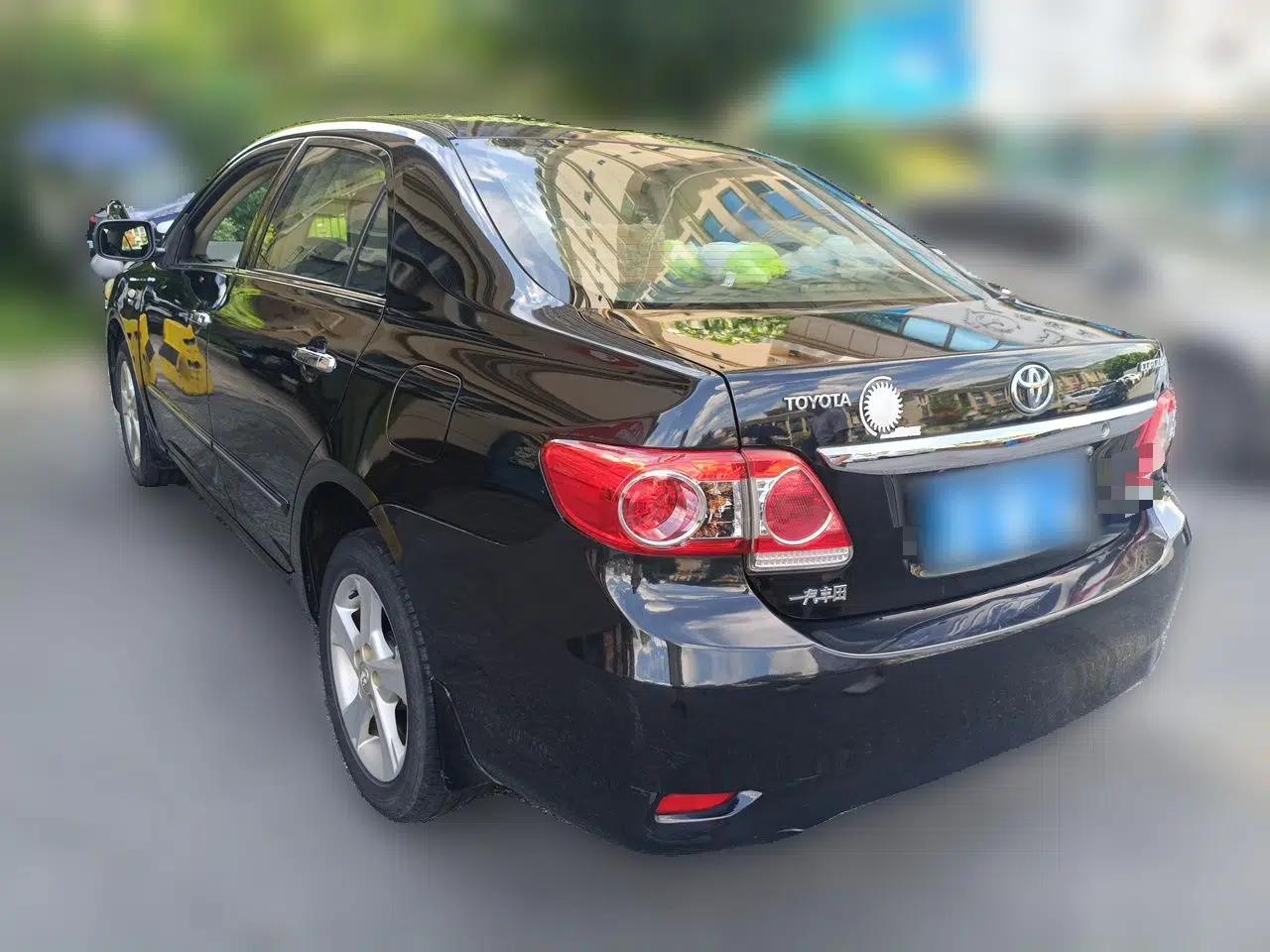 Toyota Corolla 2011 1.8L CVT GL-i — миниатюра 4