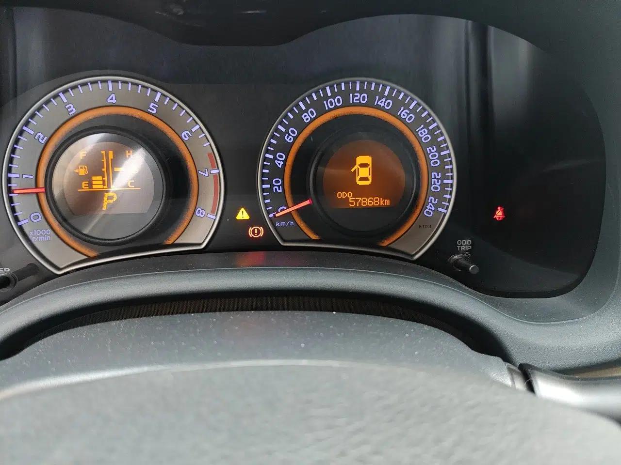 Toyota Corolla 2011 1.8L CVT GL-i Commemorative Edition — миниатюра 12