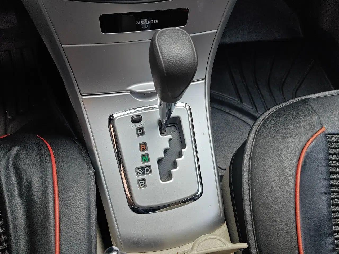 Toyota Corolla 2011 1.8L CVT GL-i Commemorative Edition — миниатюра 14