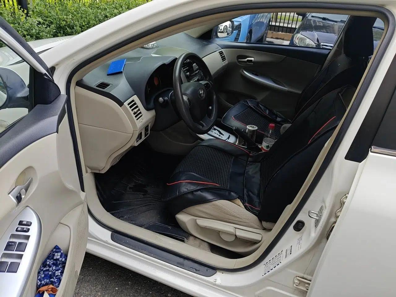 Toyota Corolla 2011 1.8L CVT GL-i Commemorative Edition — миниатюра 16