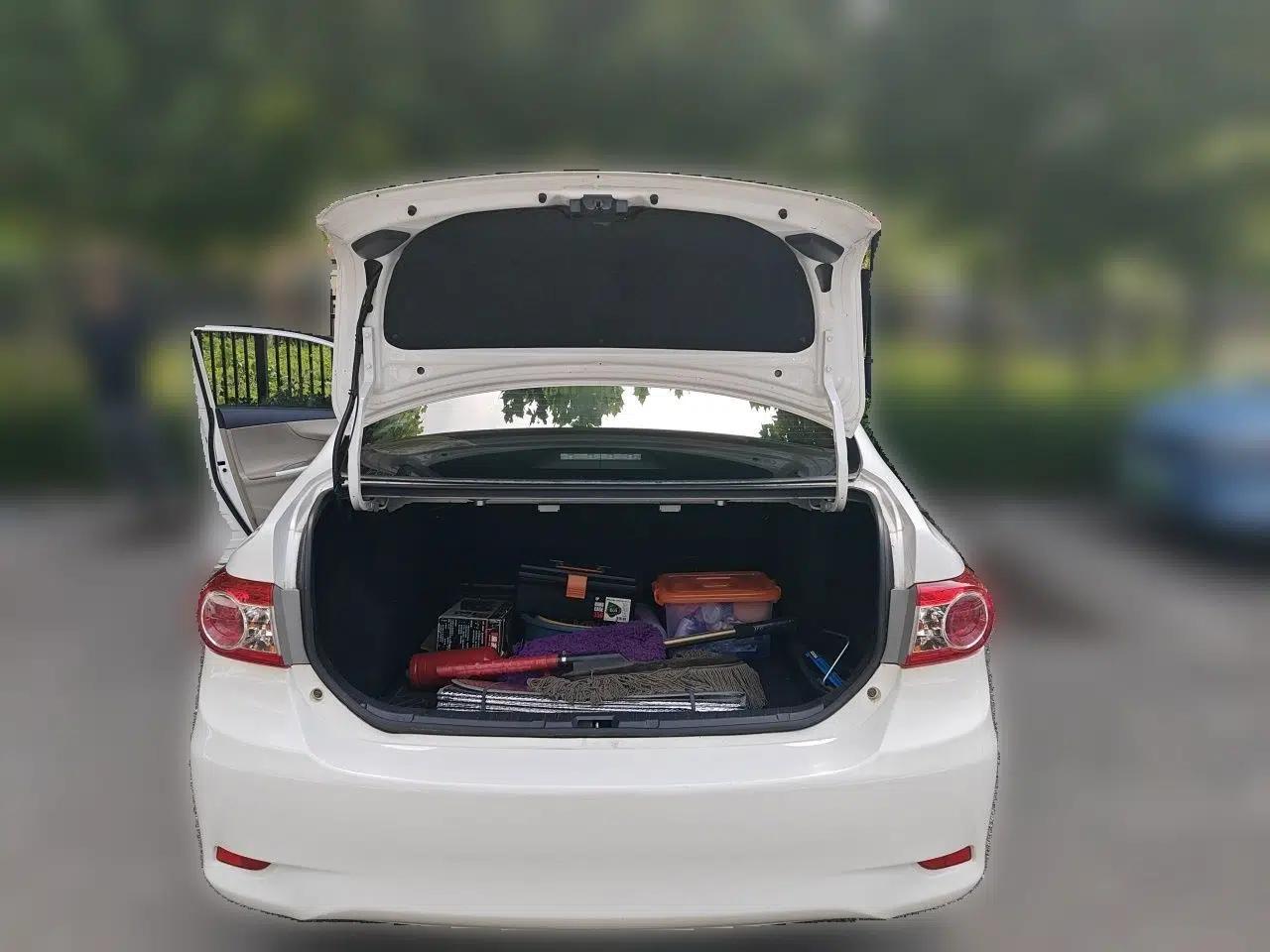 Toyota Corolla 2011 1.8L CVT GL-i Commemorative Edition — миниатюра 19