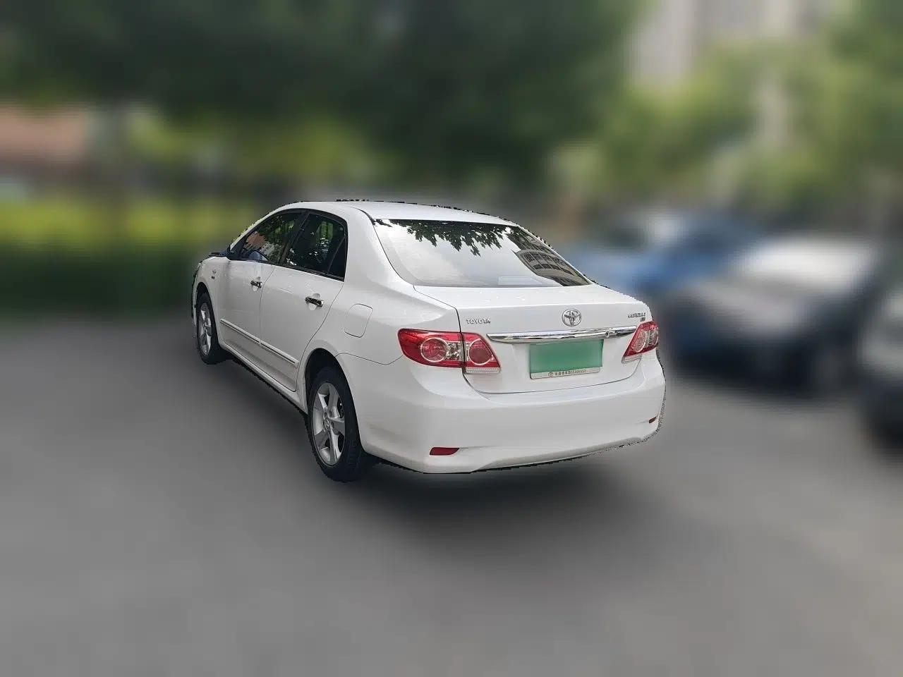 Toyota Corolla 2011 1.8L CVT GL-i Commemorative Edition — миниатюра 4