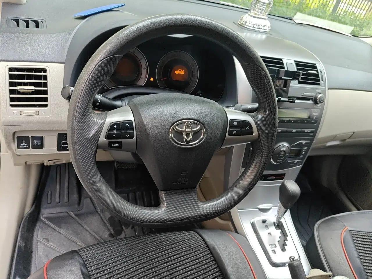 Toyota Corolla 2011 1.8L CVT GL-i Commemorative Edition — миниатюра 10