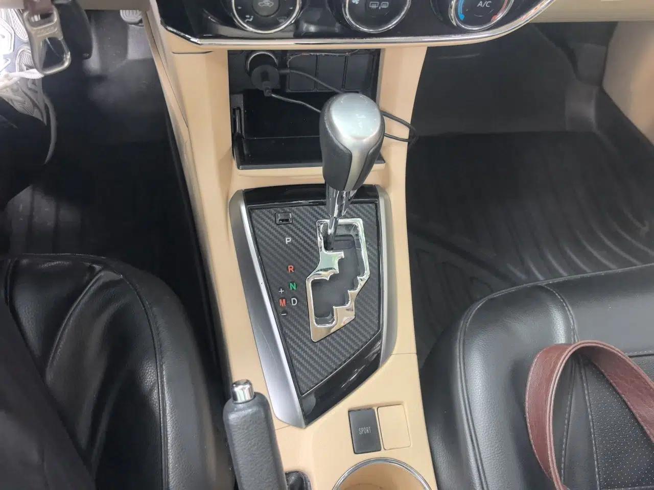 Toyota Corolla 2014 1.6L CVT GL — миниатюра 14