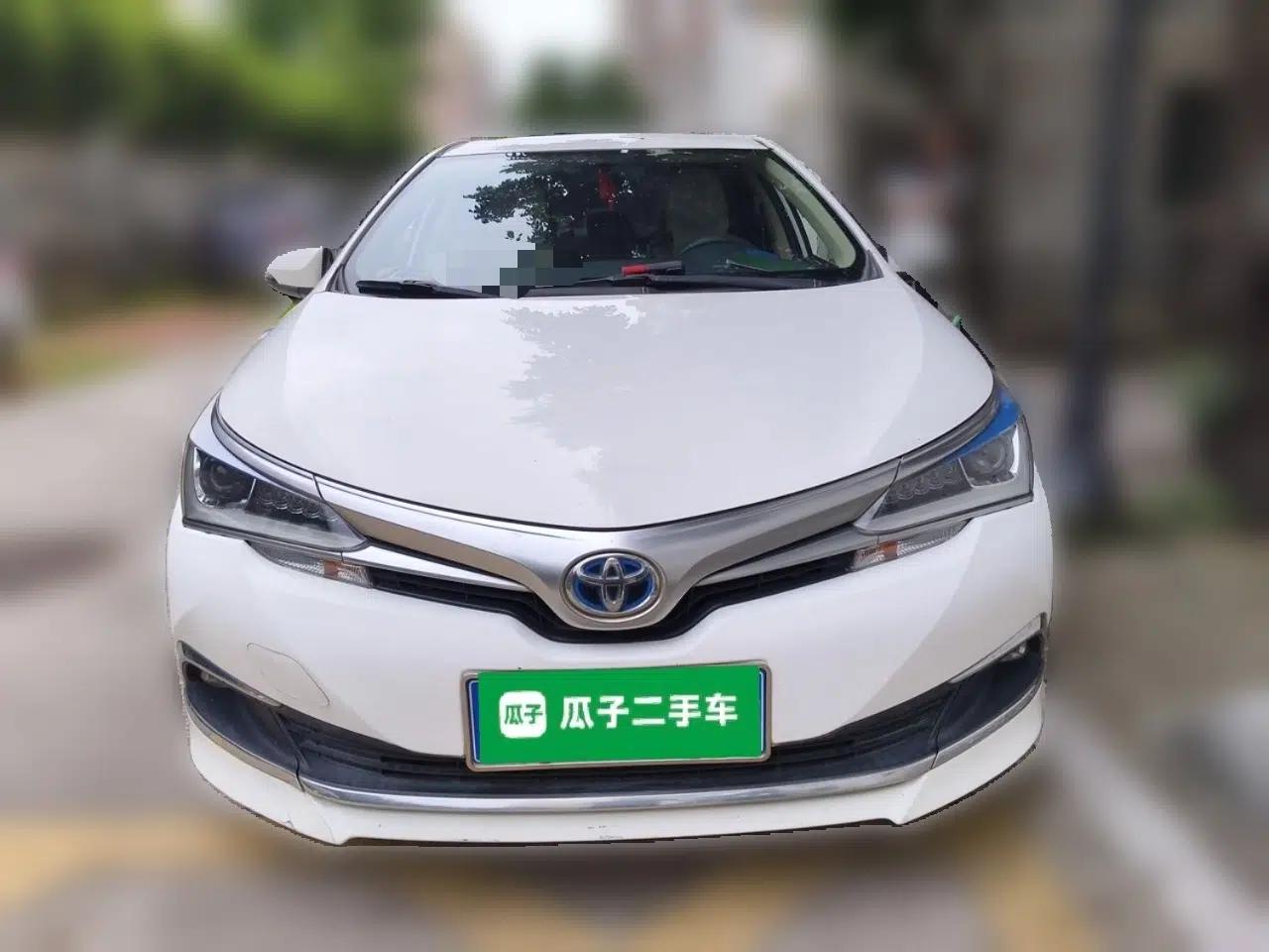 Toyota Corolla 2016 Dual-Engine 1.8L E-CVT Leading Edition — миниатюра 2