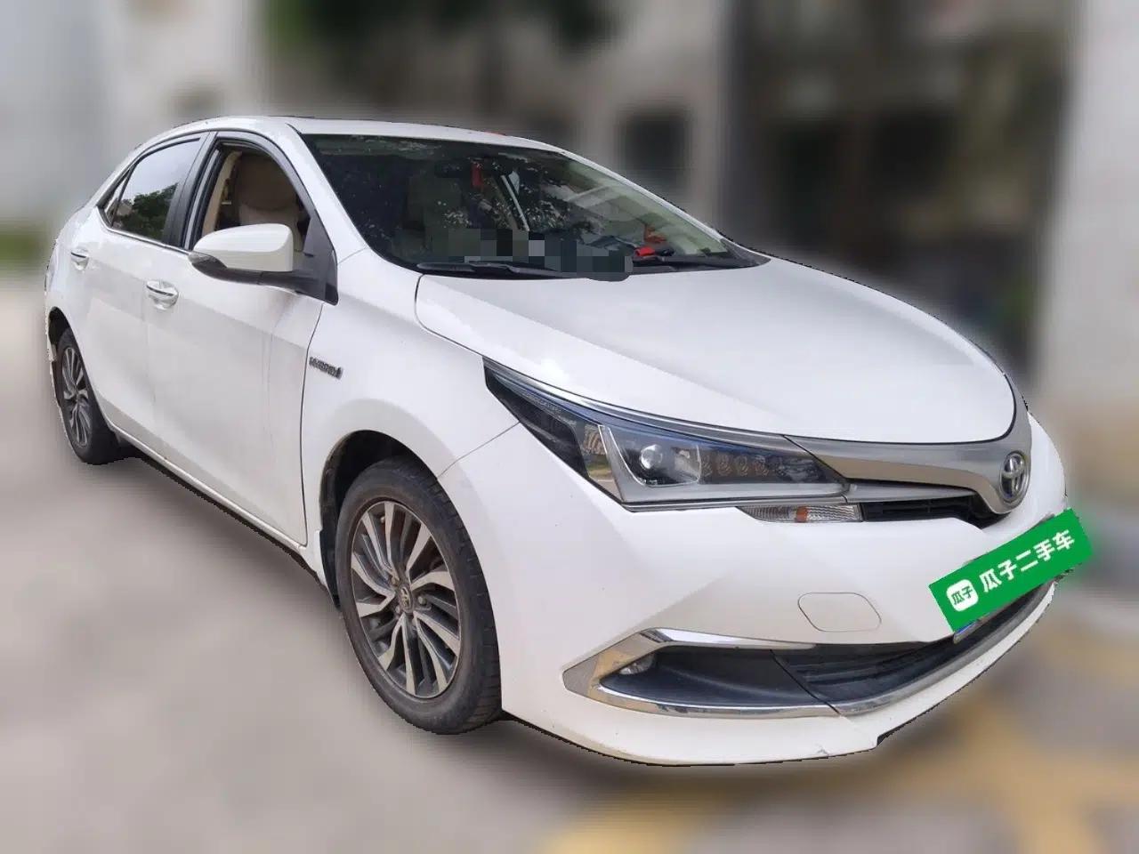 Toyota Corolla 2016 Dual-Engine 1.8L E-CVT Leading Edition — миниатюра 3