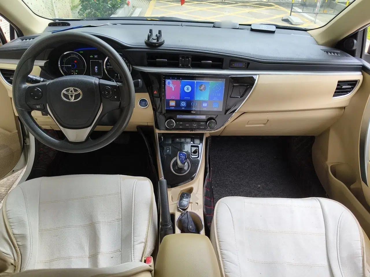 Toyota Corolla 2016 Dual-Engine 1.8L E-CVT Leading Edition — миниатюра 9