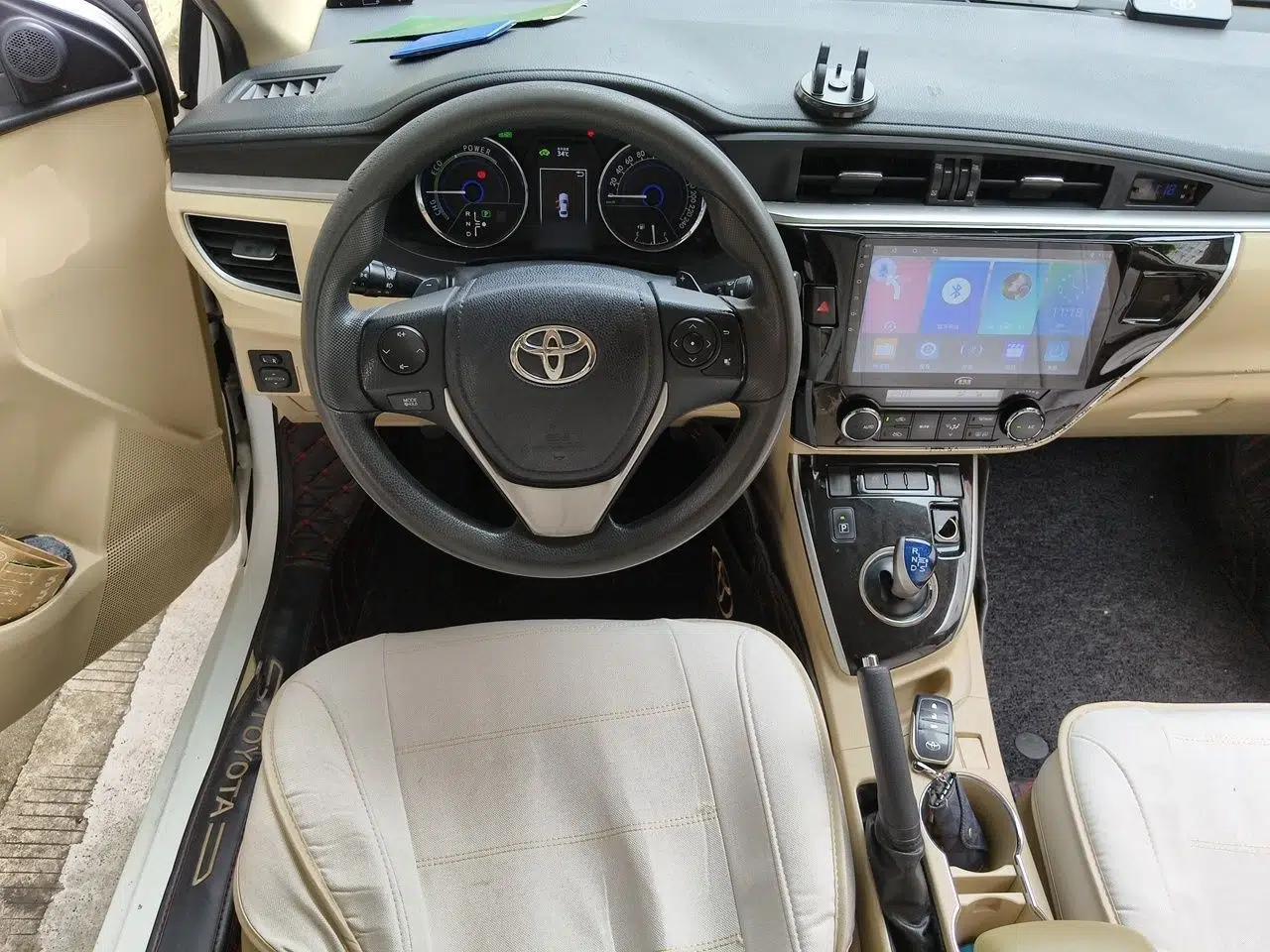 Toyota Corolla 2016 Dual-Engine 1.8L E-CVT Leading Edition — миниатюра 10