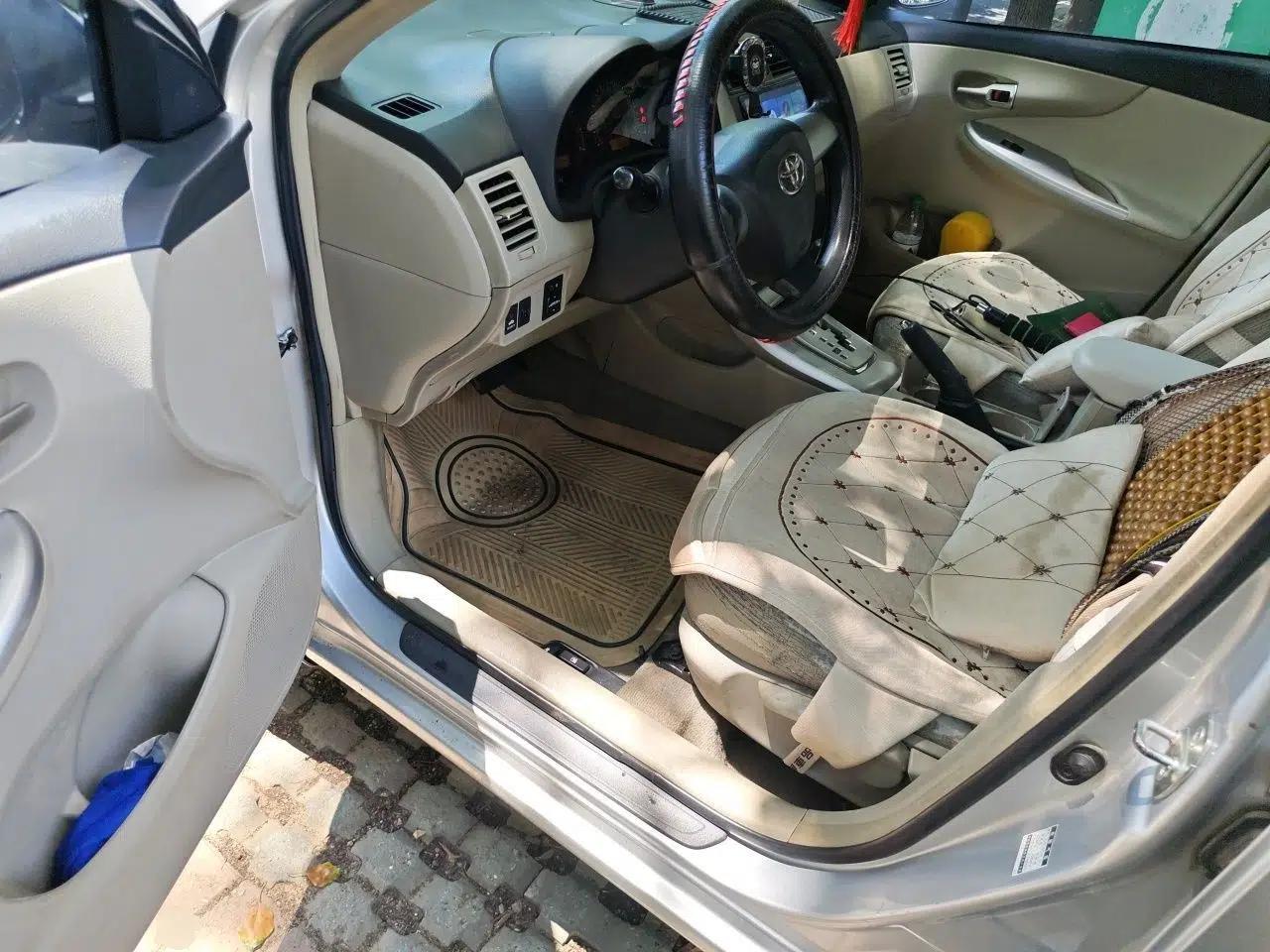 Toyota Corolla 2011 1.8L CVT GL-i — миниатюра 16