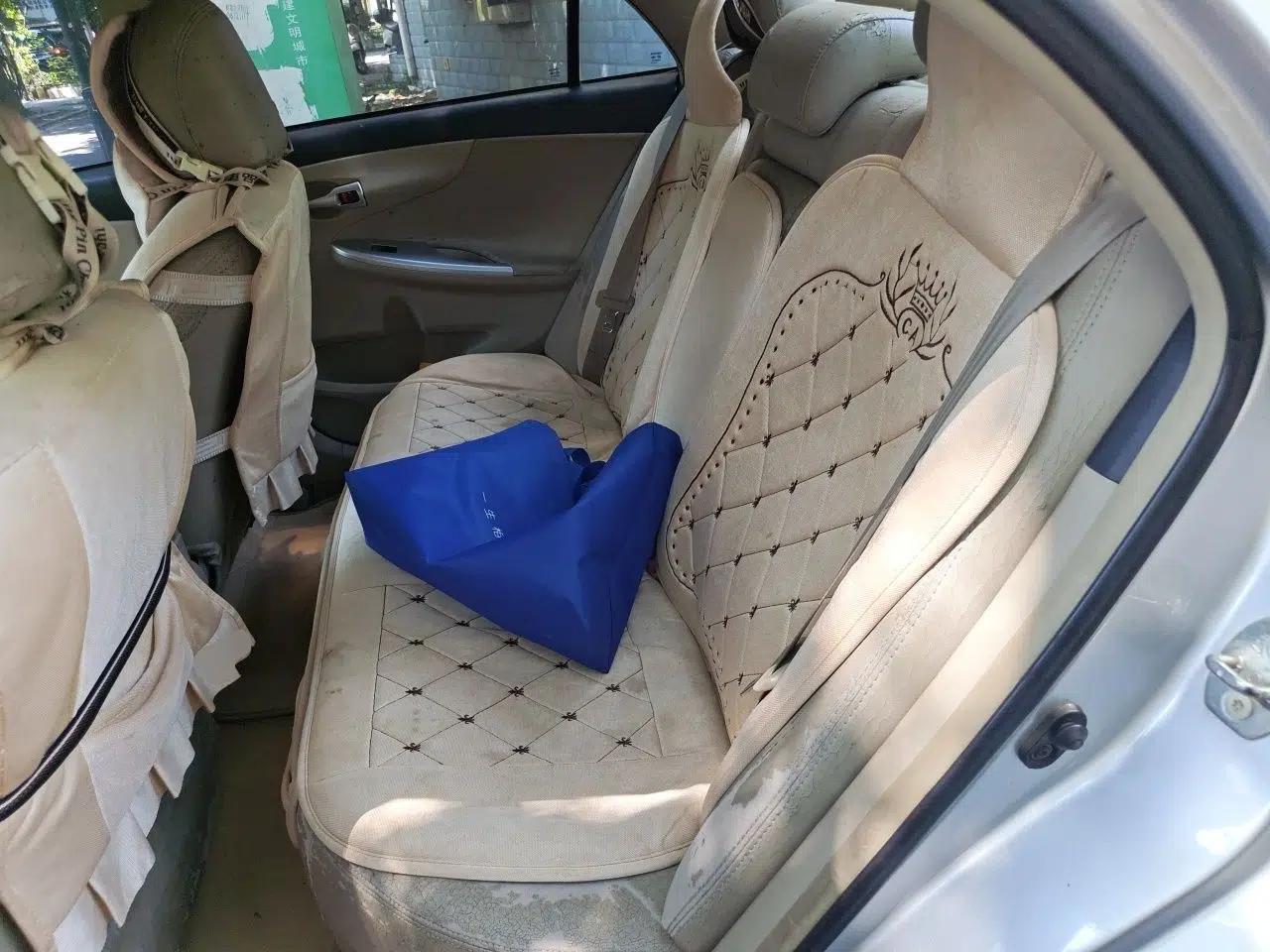 Toyota Corolla 2011 1.8L CVT GL-i — миниатюра 17