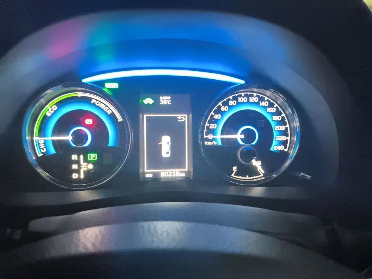 Toyota Corolla 2017 Revised Dual-Engine 1.8L E-CVT Elite Edition — миниатюра 11