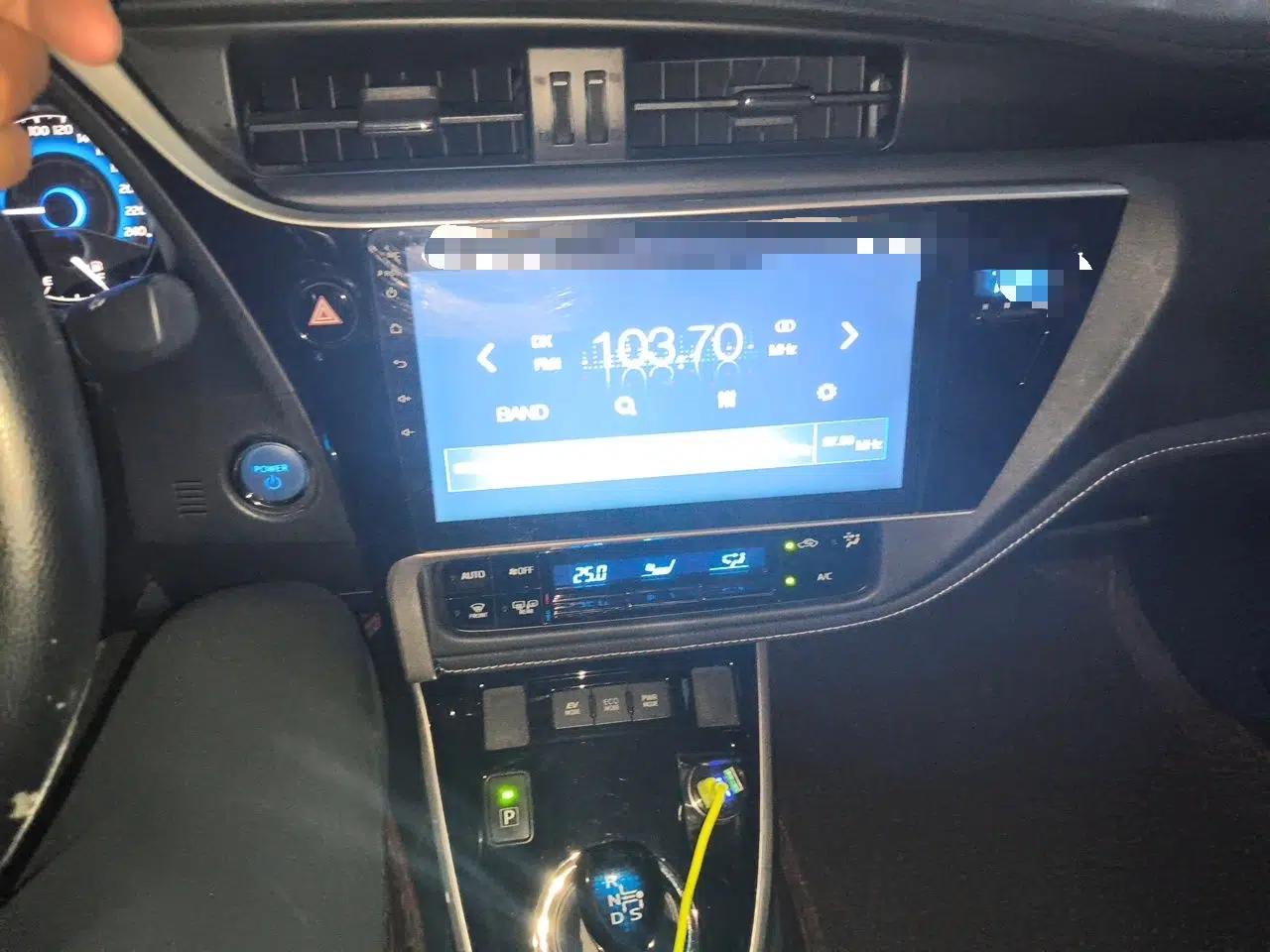 Toyota Corolla 2017 Revised Dual-Engine 1.8L E-CVT Elite Edition — миниатюра 13