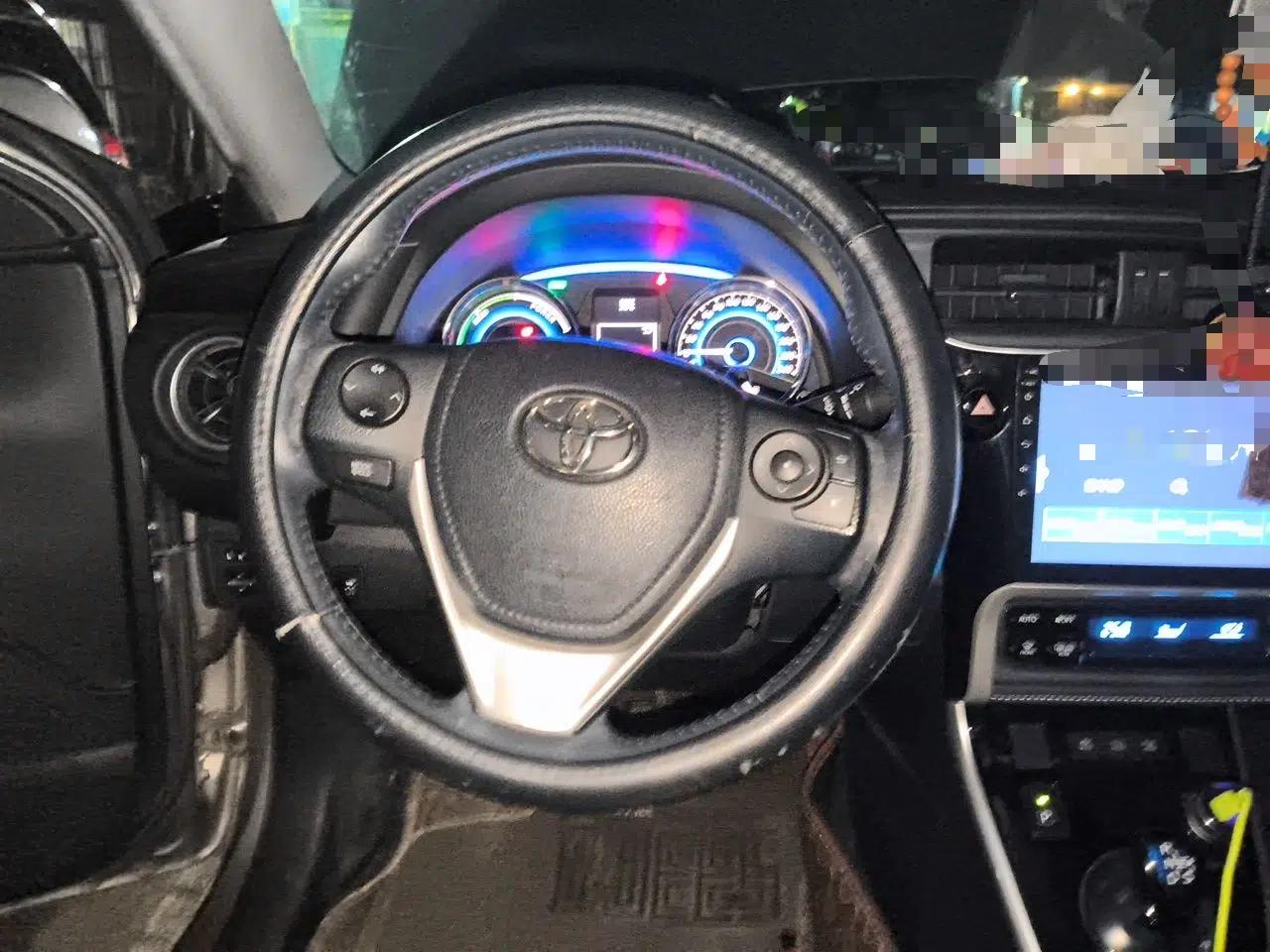 Toyota Corolla 2017 Revised Dual-Engine 1.8L E-CVT Elite Edition — миниатюра 10