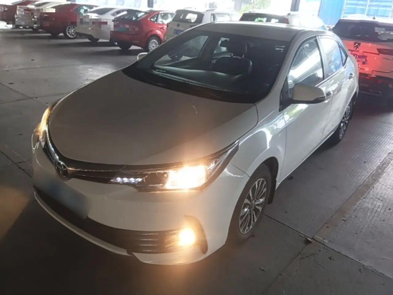Toyota Corolla 2017 Revised Version 1.2T S-CVT GL — миниатюра 1