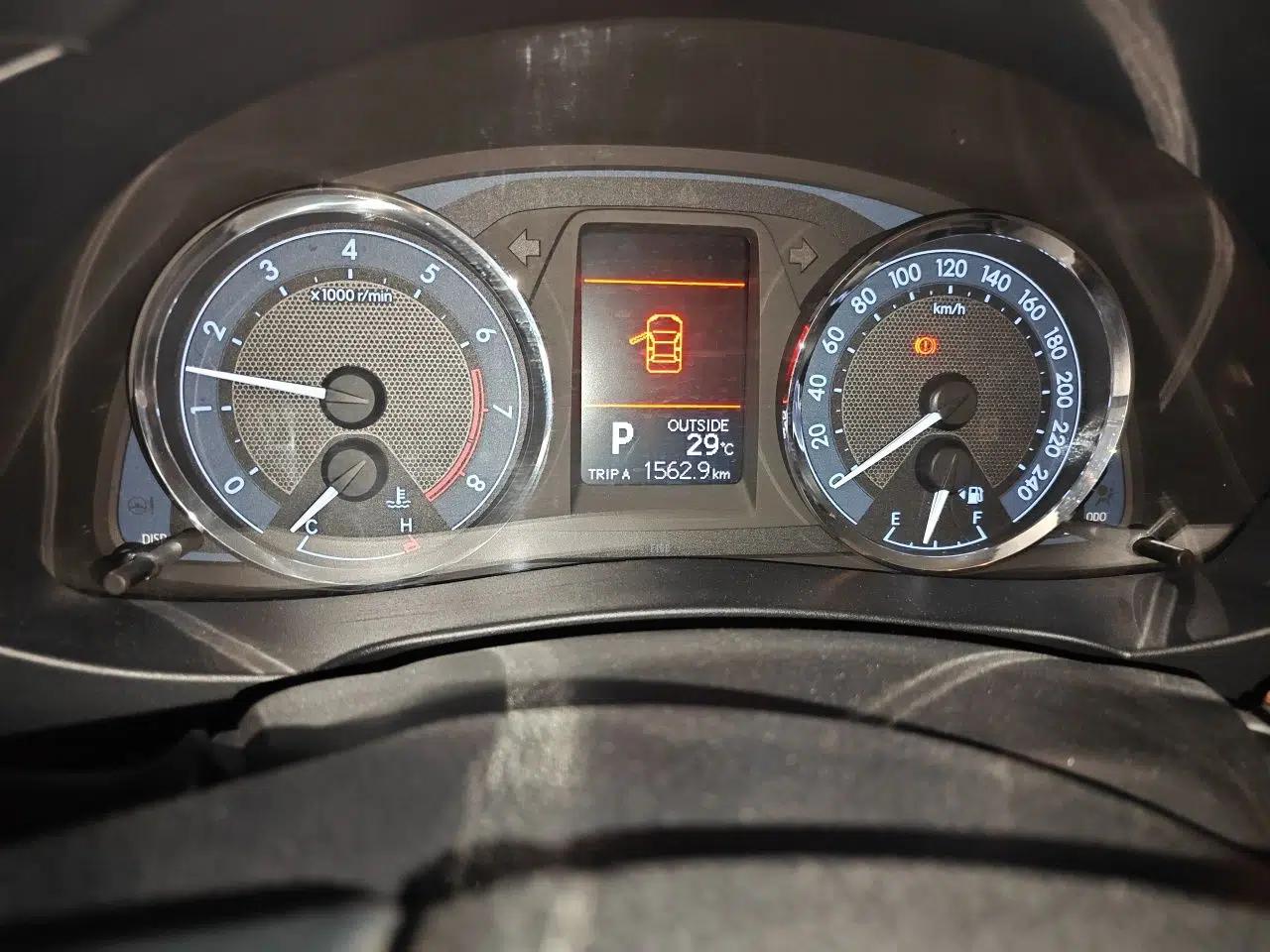 Toyota Corolla 2014 1.6L CVT GL-i — миниатюра 11
