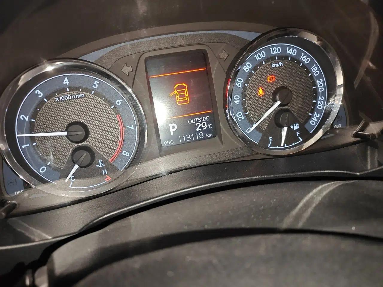 Toyota Corolla 2014 1.6L CVT GL-i — миниатюра 12