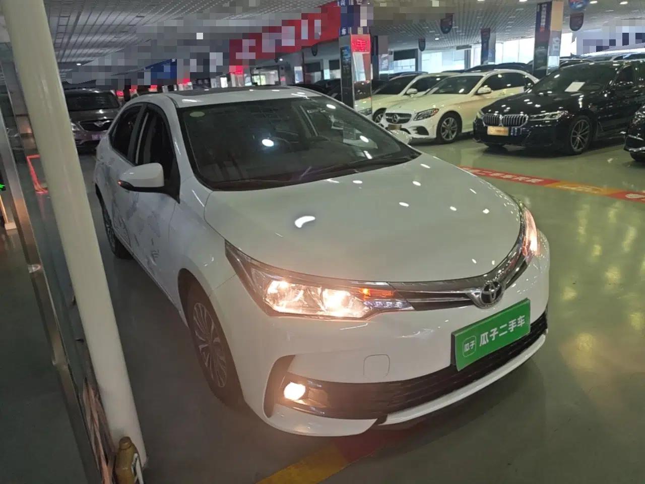 Toyota Corolla 2017 Revised Version 1.2T S-CVT GL-i — миниатюра 3