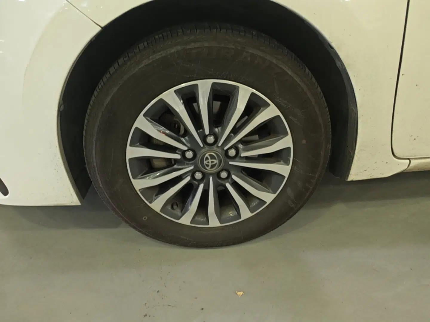 Toyota Corolla 2017 Revised Version 1.2T S-CVT GL-i — миниатюра 10