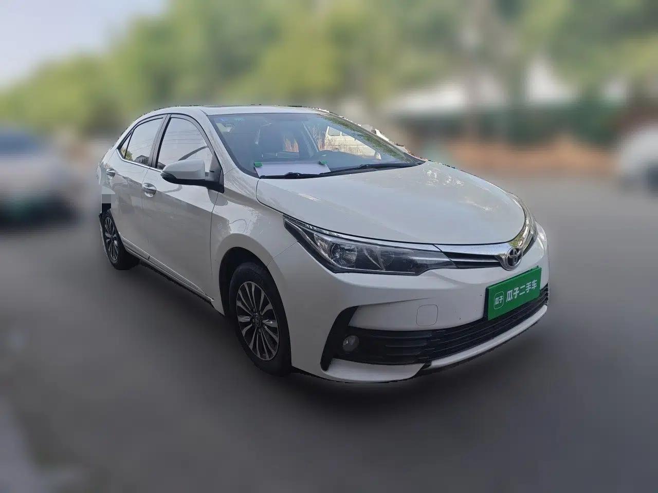 Toyota Corolla 2017 Revised Version 1.2T S-CVT GL-i — миниатюра 3
