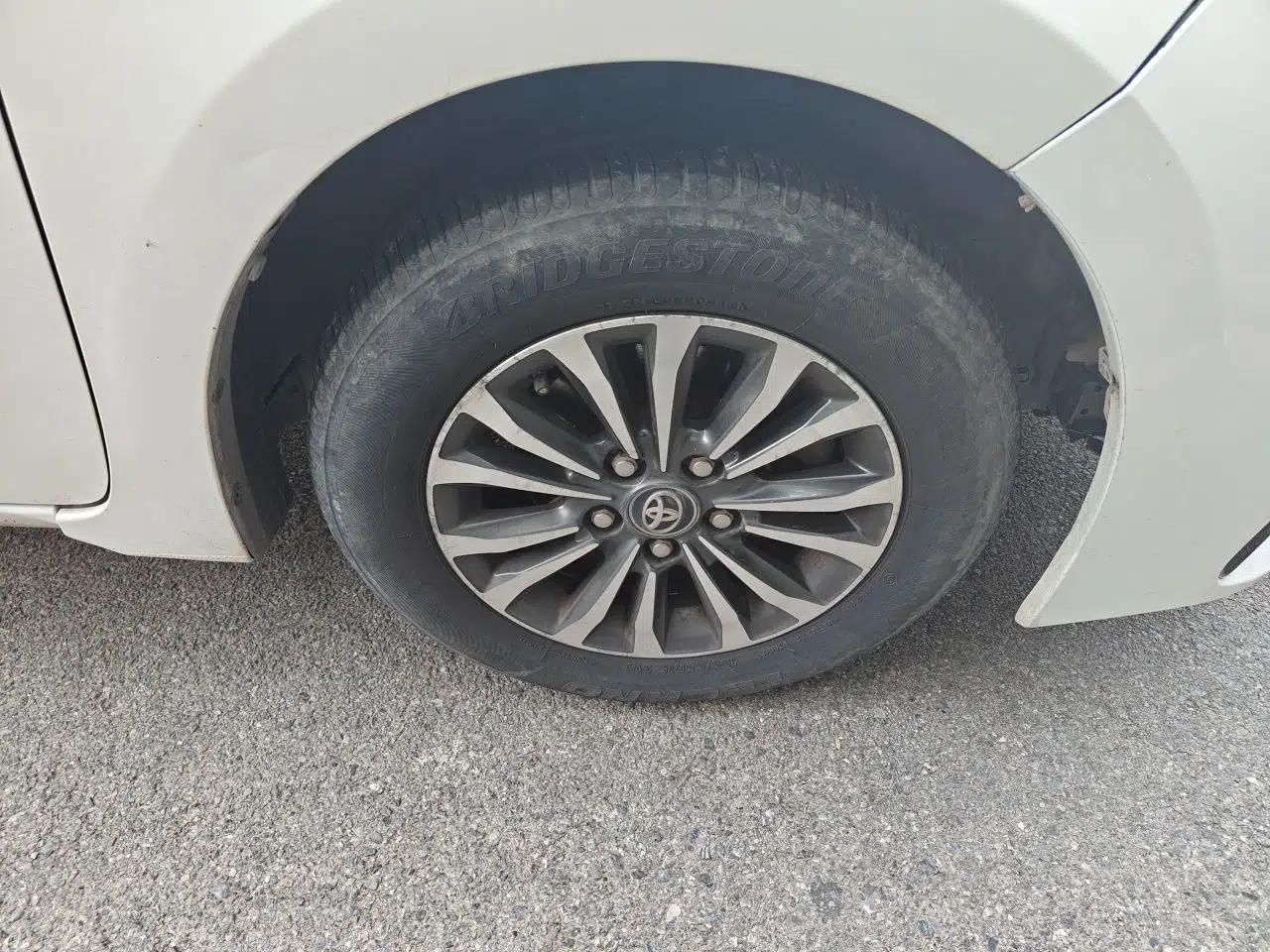 Toyota Corolla 2017 Revised Version 1.2T S-CVT GL-i — миниатюра 8