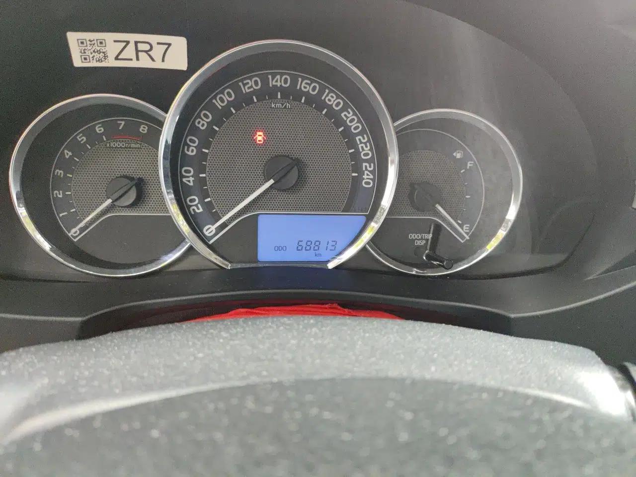 Toyota Corolla 2014 1.6L CVT GL — миниатюра 12
