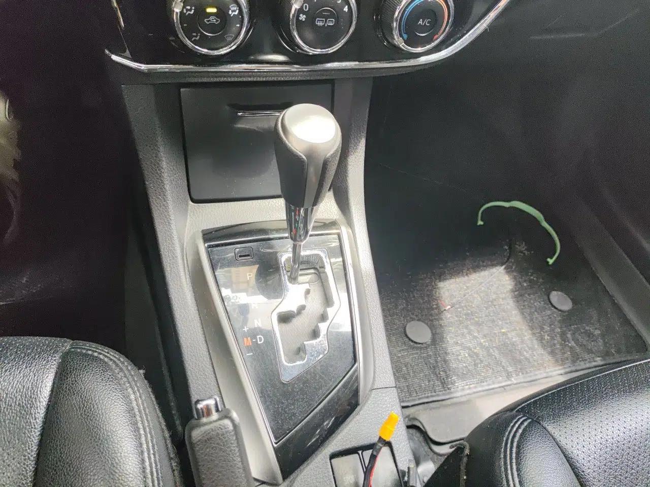 Toyota Corolla 2014 1.6L CVT GL — миниатюра 14