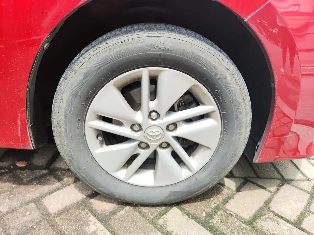Toyota Corolla 2014 1.6L CVT GL — миниатюра 8