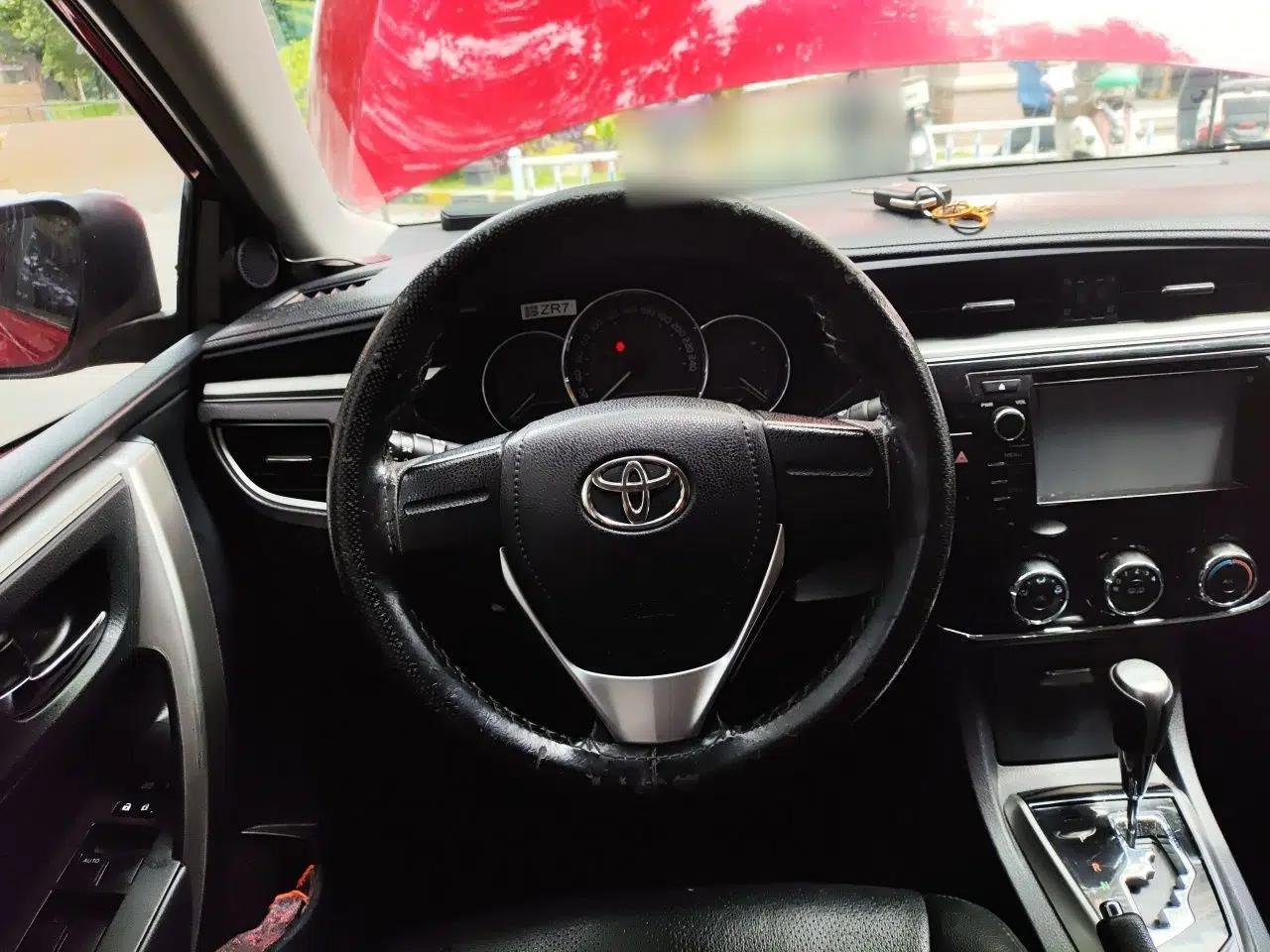 Toyota Corolla 2014 1.6L CVT GL — миниатюра 10